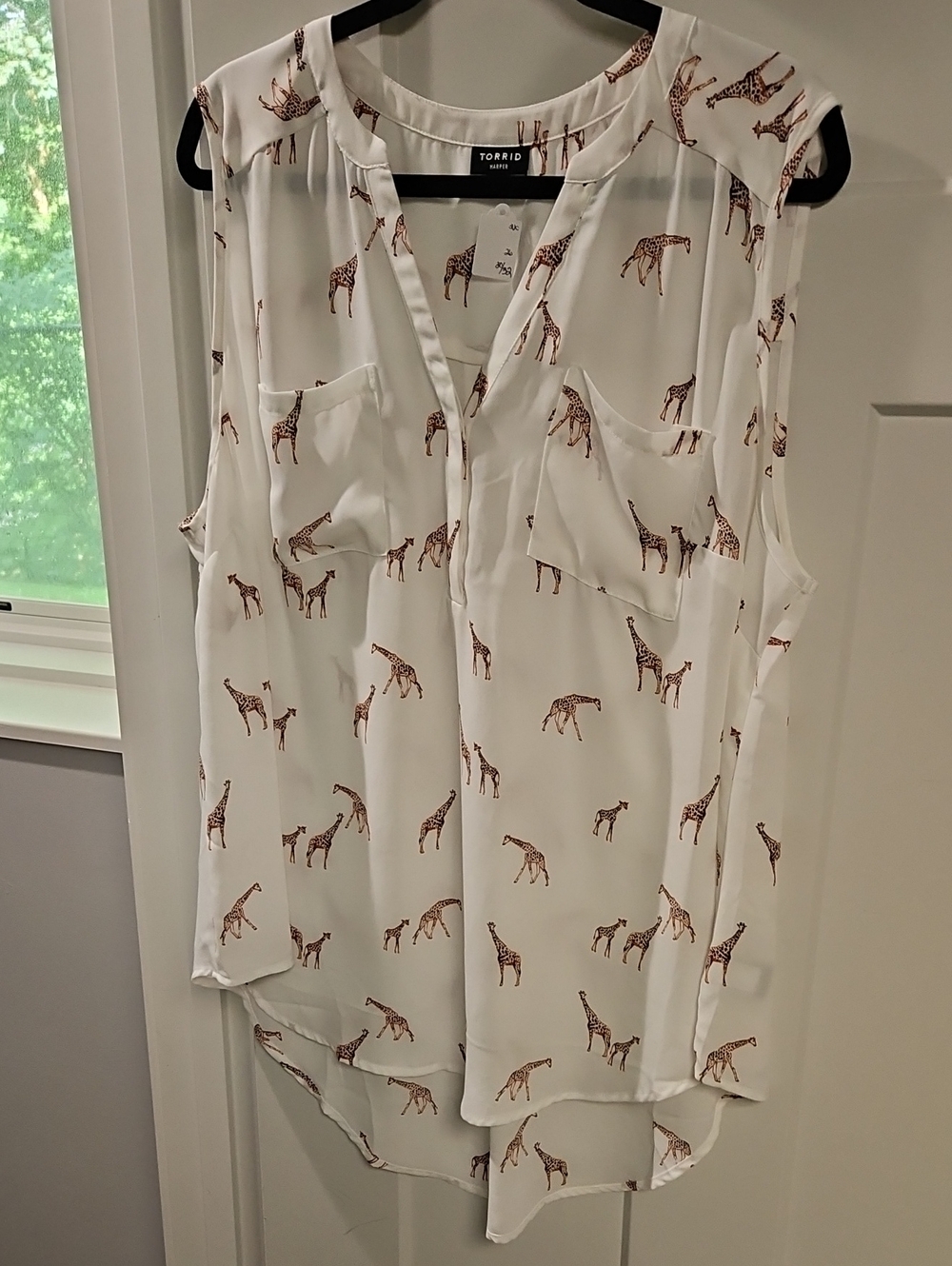 torrid White Giraffe-Print Sleeveless Blouse